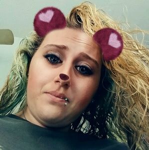 Meet your Posher, Lorie